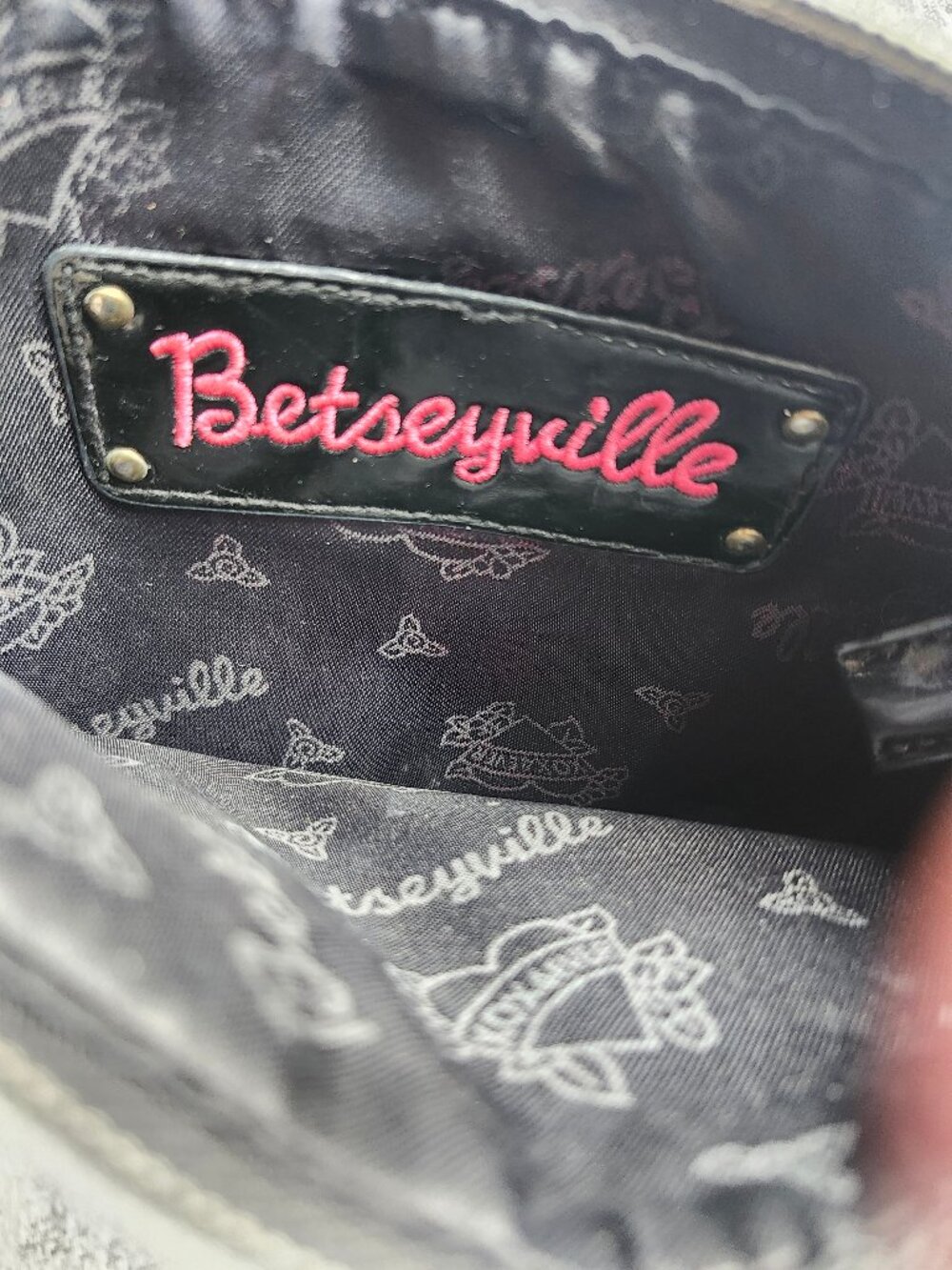 Betsey Johnson Betsyville Pink 'Ride With Me' Nylon Baguette Bicycle Purse - Picture 2 of 9